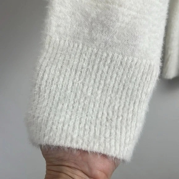 Pink Lily Cream V-Neck Embroidered Heart Fuzzy Soft Long Sleeve Sweater Size 2XL - Picture 8 of 13